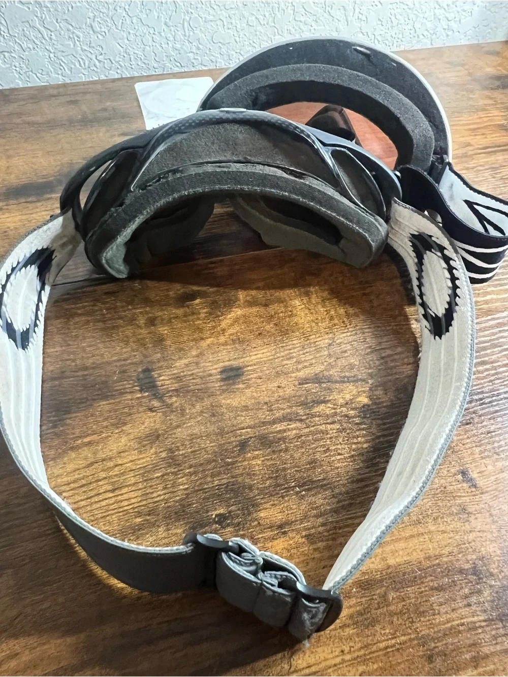 Oakley Men's Black and White Goggle Face Mask